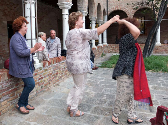 donne che danzano